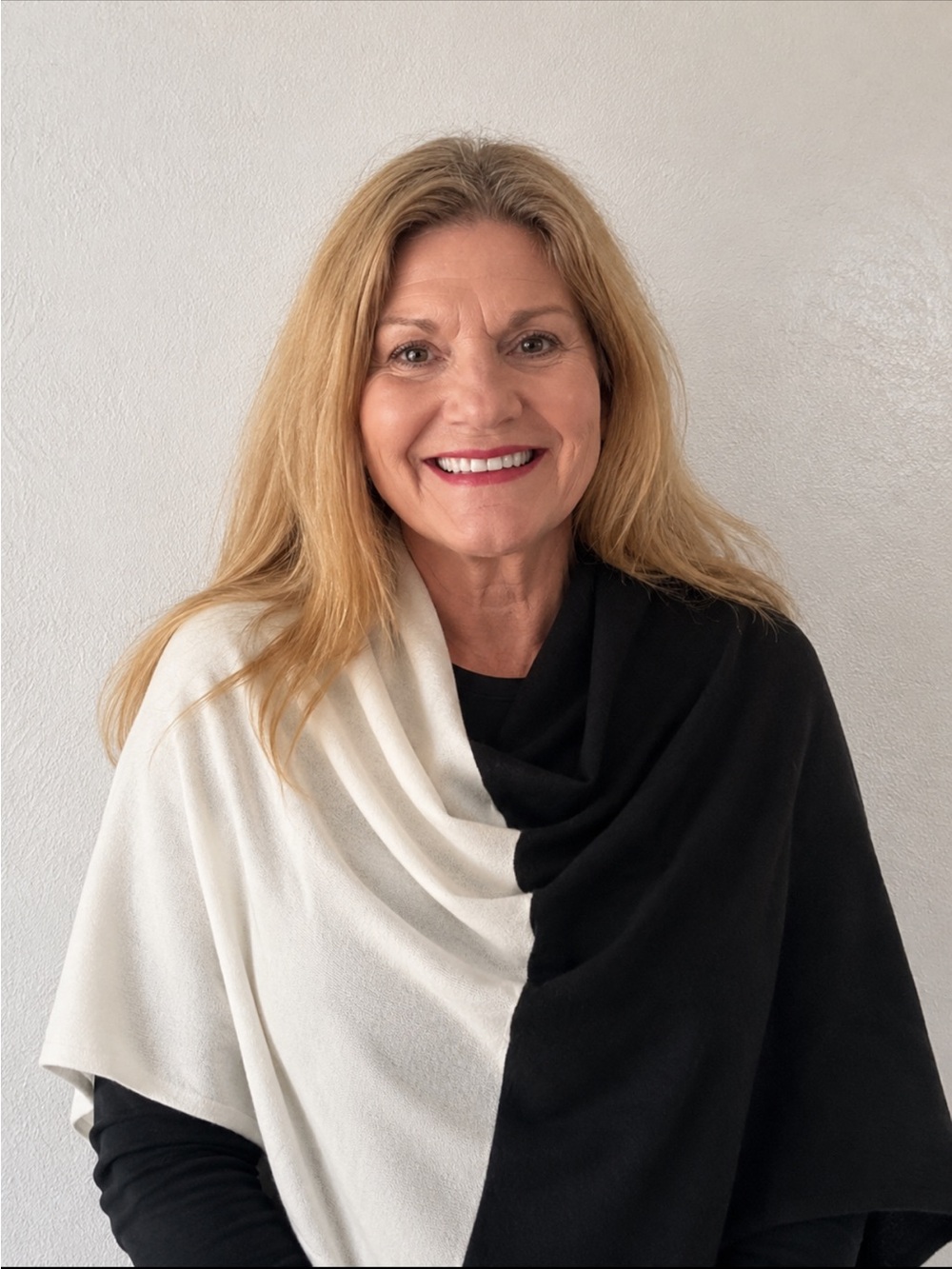 Donni Charm x The Zoe Report Black and white—Scarf/shawl 🌼🌼🌼